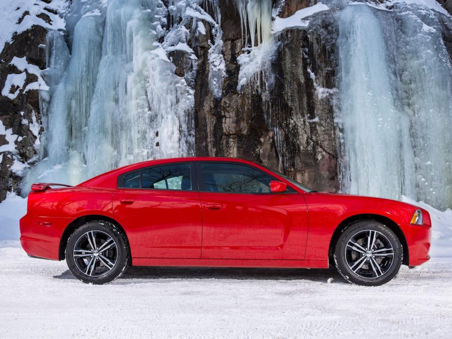  Dodge Charger AWD Sport 2013 года  (фото 46 из 50)